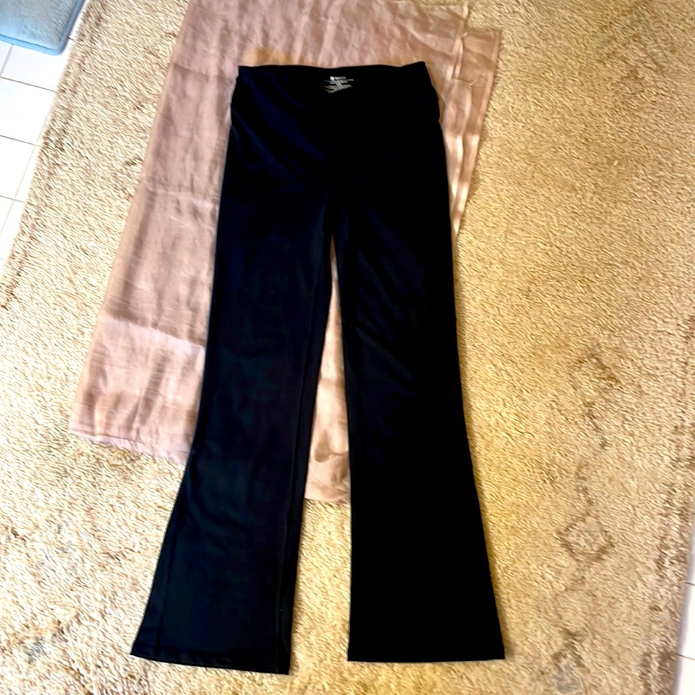NWOT Gaiam Black Yoga Stretch Pants